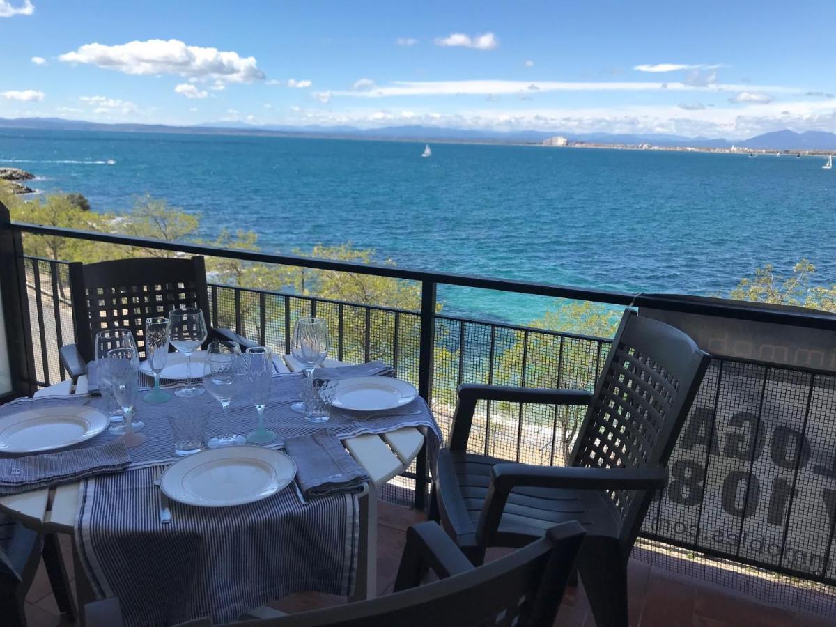 Blue Bay Apartment Roses Luaran gambar